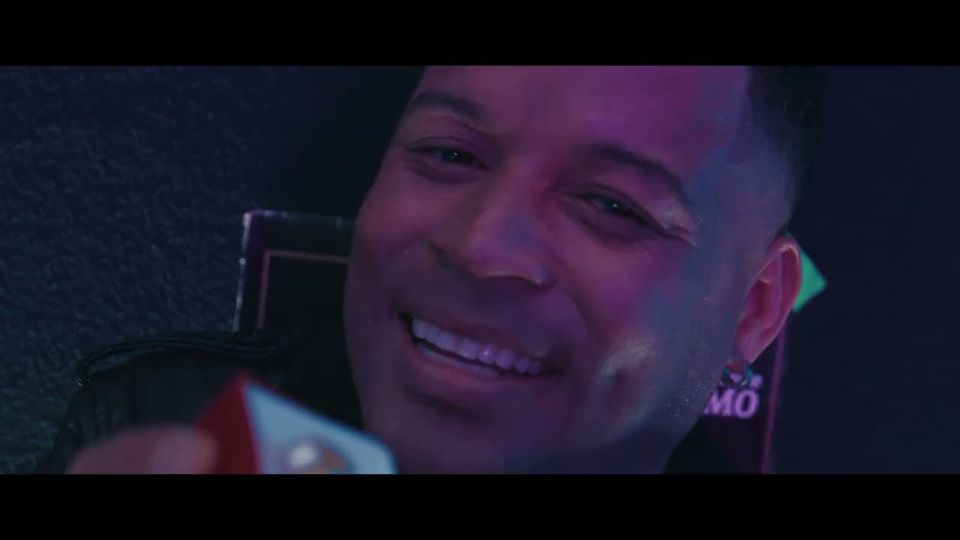 Enzo Lopes a sorrir, em grande plano